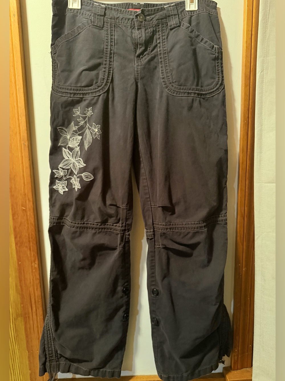 Unionbay Floral Embroidered Black Cargo Pants Size 7